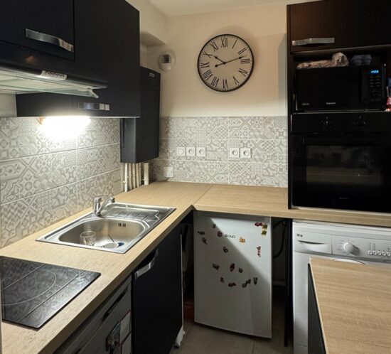 Photo_apres_Renovation_Cuisine_Skintchen_Seconde_peau_pour_votre_cuisine_renovation_adhesif_film-Architectural_haut_de_gamme_montauban_toulouse_ariege_bordeaux_lot_tarn
