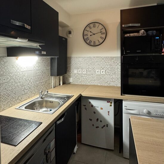 Photo_apres_Renovation_Cuisine_Skintchen_Seconde_peau_pour_votre_cuisine_renovation_adhesif_film-Architectural_haut_de_gamme_montauban_toulouse_ariege_bordeaux_lot_tarn