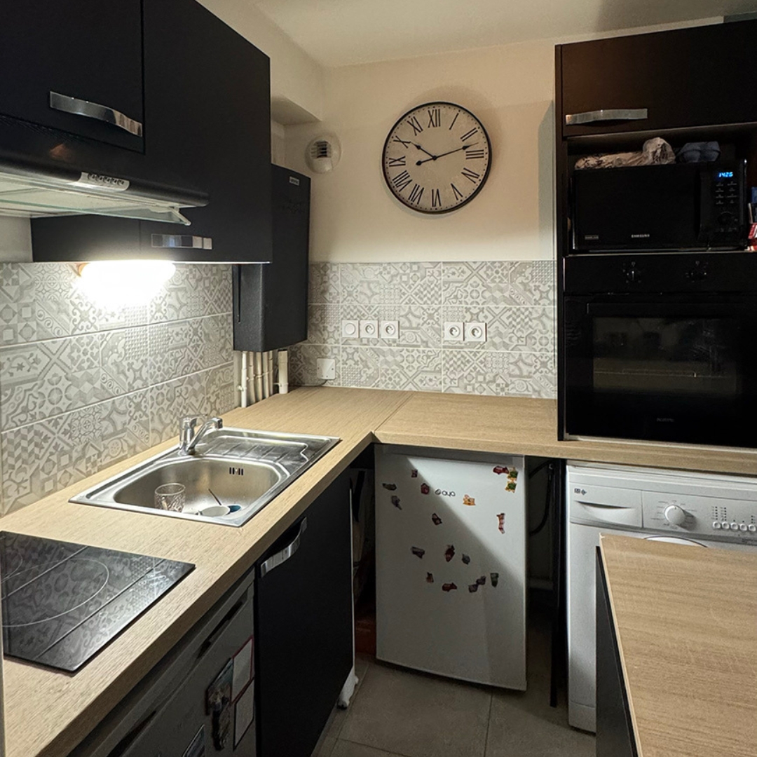 Photo_apres_Renovation_Cuisine_Skintchen_Seconde_peau_pour_votre_cuisine_renovation_adhesif_film-Architectural_haut_de_gamme_montauban_toulouse_ariege_bordeaux_lot_tarn