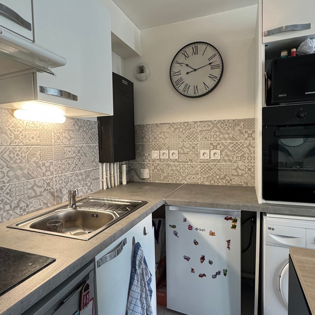 Photo_avant_Renovation_Cuisine_Skintchen_Seconde_peau_pour_votre_cuisine_renovation_adhesif_film-Architectural_haut_de_gamme_montauban_toulouse_ariege_bordeaux_lot_tarn