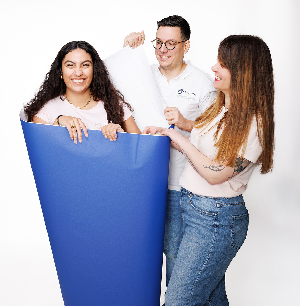 Photo_Equipe_Fun_Skintchen_Seconde_peau_pour_votre_cuisine_renovation_adhesif_film-Architectal_haut_de_gamme_montauban_toulouse_ariege_bordeaux_lot_tarn